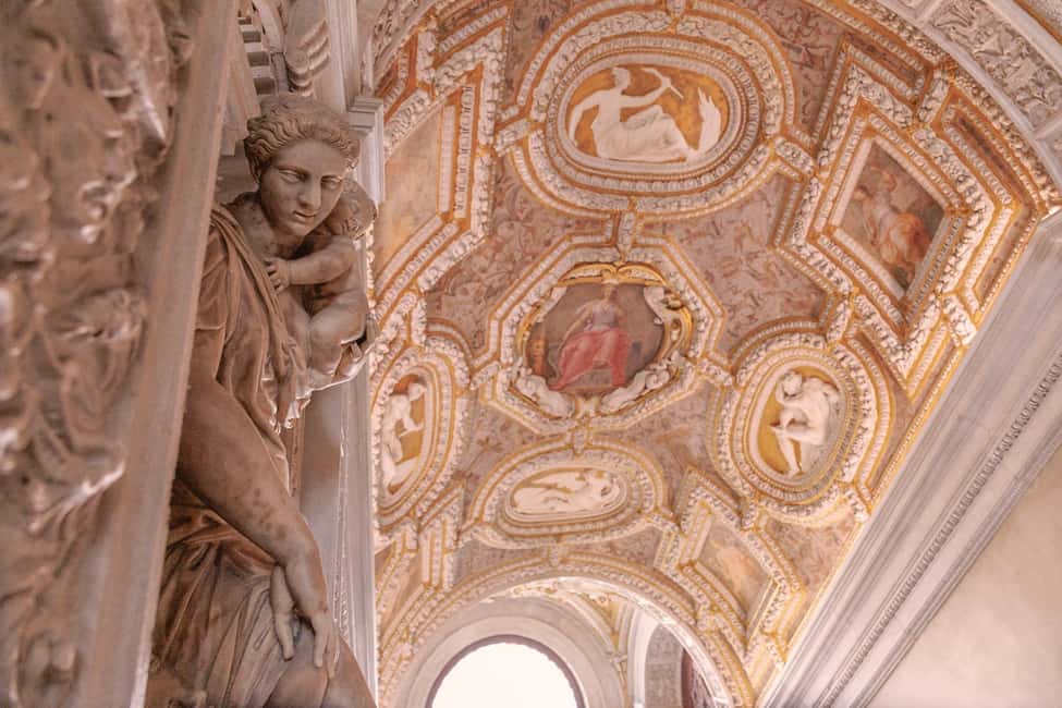 Venice: St Mark's, Doge's Palace, Murano & Burano Day Tour - Gondola ride timing: 30 minutes that still feel worth it
