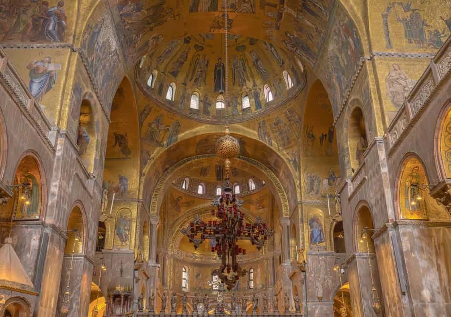 Venice: St Mark's, Doge's Palace, Murano & Burano Day Tour - Walking pace, clothing rules, and who should skip this