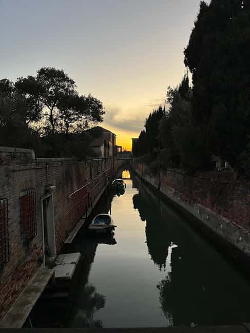 Venice: Sunrise Walking Tour with Espresso - Practical tips: rain or shine, headsets, and bridge-climbing