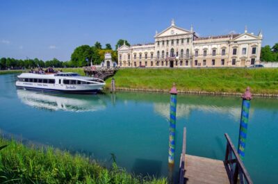 Venice to Padua Full-Day Brenta Riviera Boat Cruise - Getting on board at Riva degli Schiavoni: your Venice starting line