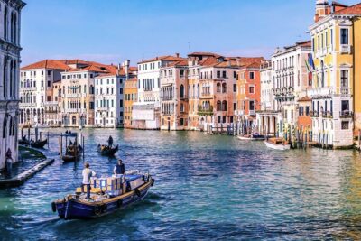 Venice Walking Tour with Audioguide on Your Smartphone - Ponte dei Sospiri and Palazzo Ducale: the prison-to-palace story