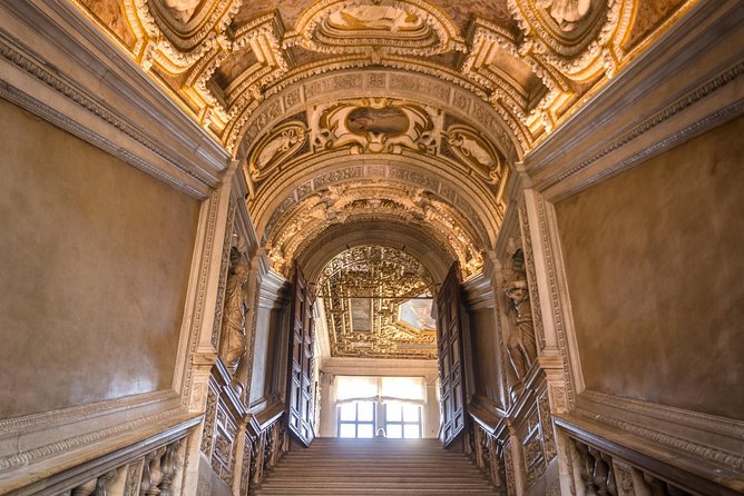 Venice: Winter Pass Top Attractions & City Walking Tour - Stop 3: Procuratie Vecchie and the St. Mark’s Square arcade effect