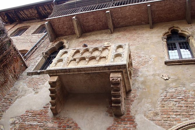Verona City Sightseeing Walking Tour of Must-See Sites with Local Guide - Piazza dei Signori (Dante’s Square): politics, poets, and stone memorials