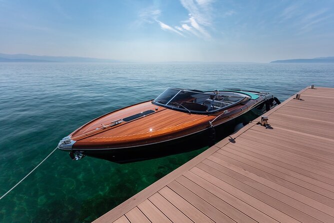 VIP Private Luxury Boat Tour - Riva Aquariva Yacht Venice - Murano glass factory time: watching the master work
