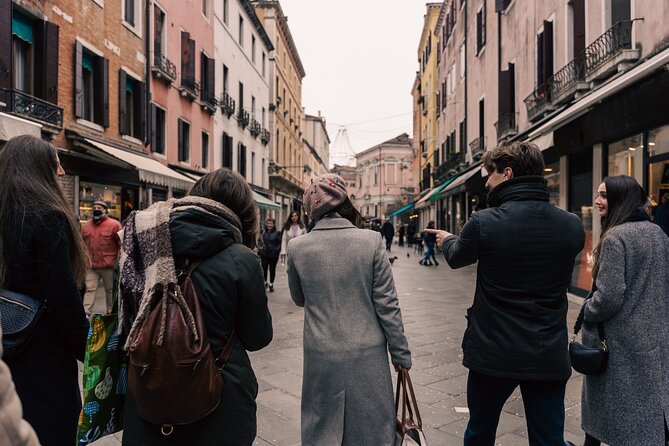 Walking in Venice Off-the-beaten Track - Why this Venice walking intro works when you want a fast start