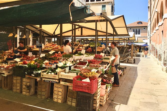 Walking in Venice Off-the-beaten Track - Getting started at Santa Lucia with a no-stress meeting spot