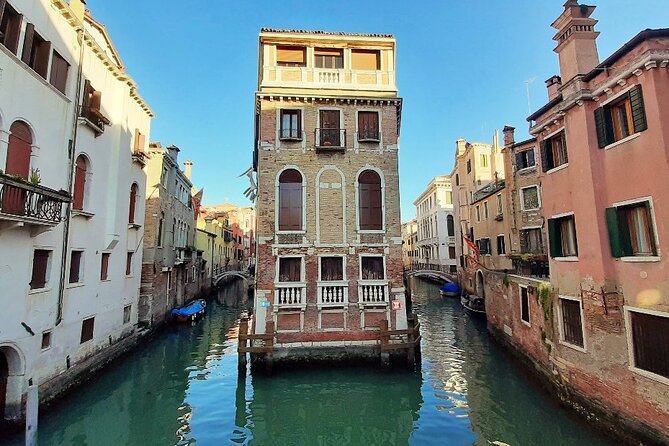 Walking Tour and Enchanting Gondola Journey in Venice - Rialto Bridge in 10 Minutes: The Photo Stop That Grounds the Map