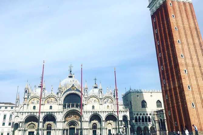 Welcome! Venice Sightseeing kickstart Tour with local guide, small group - Mercati di Rialto: The Colorful Market Area and Why It Feels Different